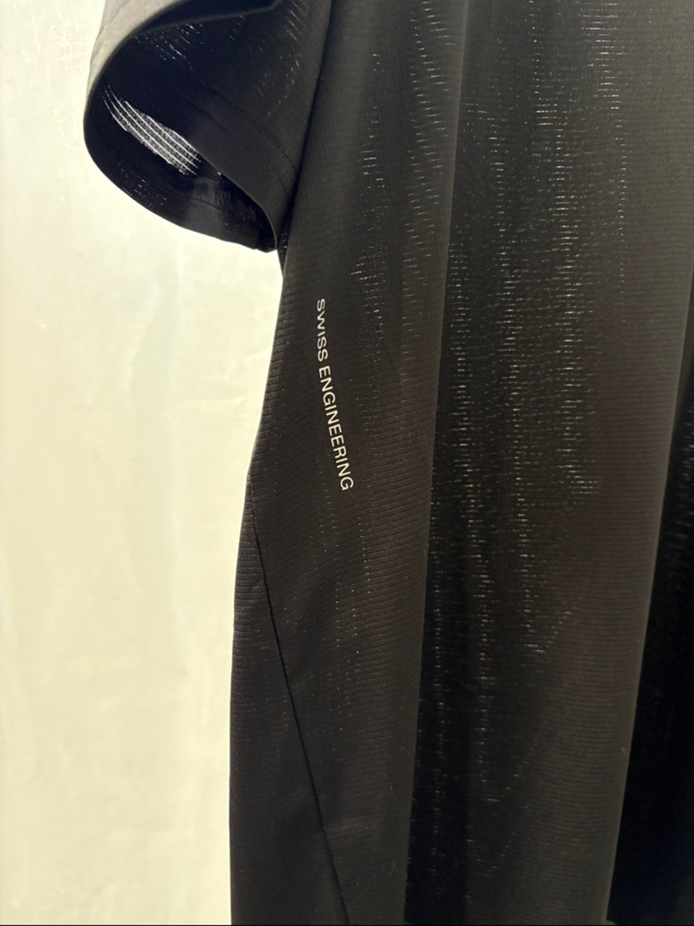 On Running x Kith Black Short-Sleeve Performance Tee - Picture 5 of 13